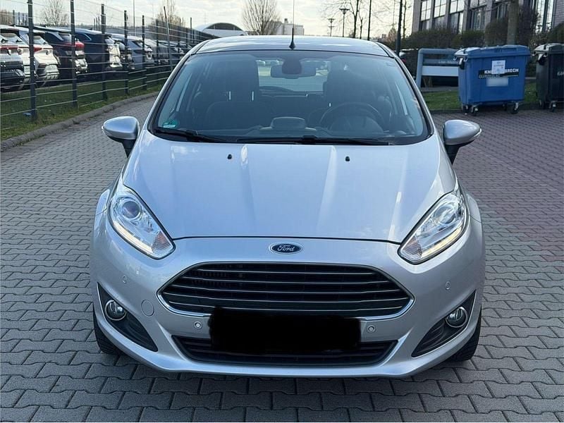 Gebraucht Ford Fiesta Titanium 125 PS (91 kW) 2016 Silber Kleinwagen