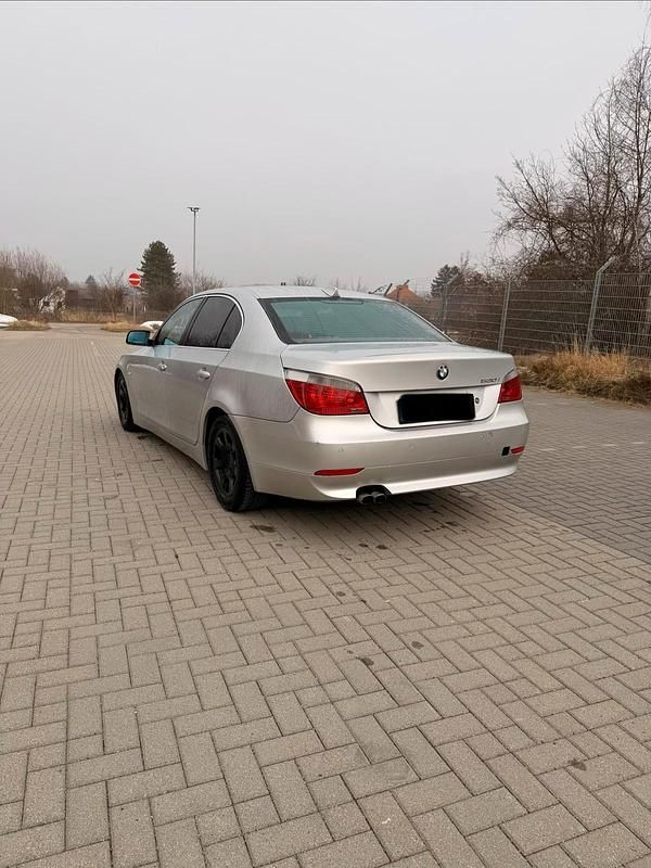 Gebraucht BMW 530 231 PS (169 kW) 2003 Silber Limousine