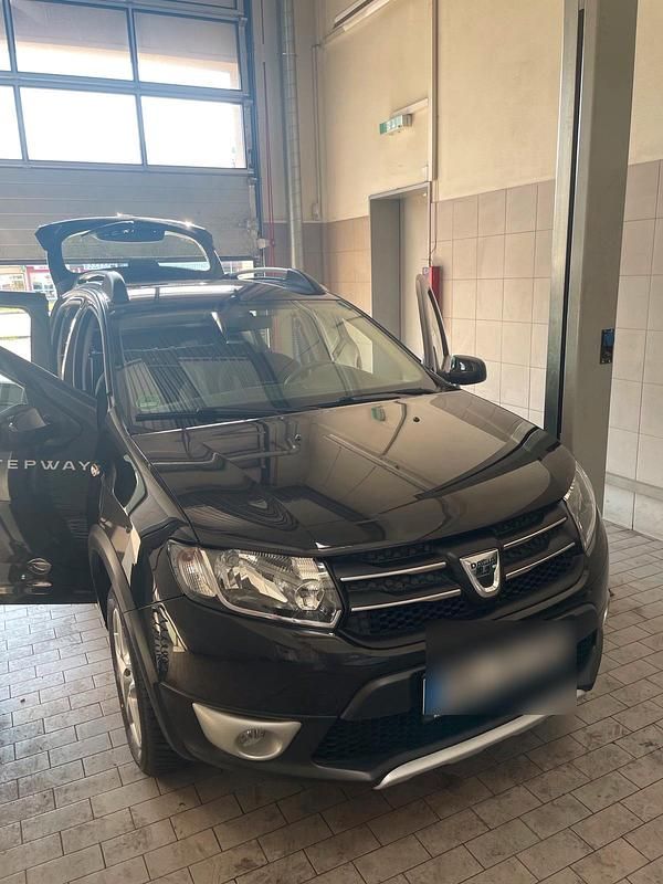 Schwarz Gebraucht 2015 Dacia Sandero Stepway Kleinwagen | 5.100 € - Bild 1/3