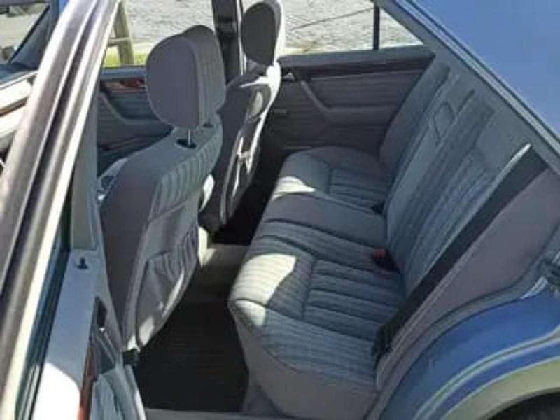 Gebraucht Mercedes E230 132 PS (97 kW) 1992 Blau Limousine