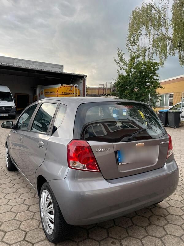 Grau Gebraucht 2007 Chevrolet Kalos SE Kleinwagen | 2.399 € (Fairer Preis) - Bild 1/4