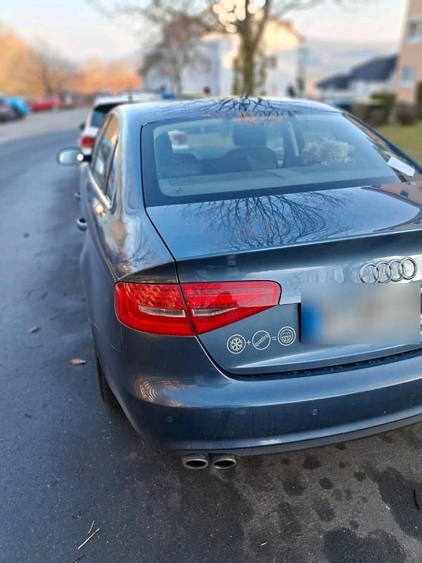 Gebraucht Audi A4 187 PS (137 kW) 2014 Blau Limousine