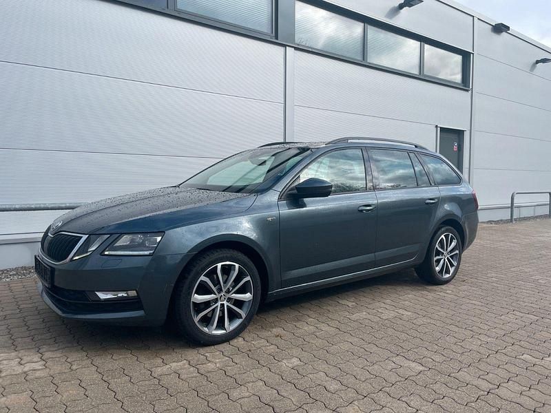 Grau Gebraucht 2019 Skoda Octavia Soleil Kombi | 9.900 € (Superpreis) - Bild 1/4