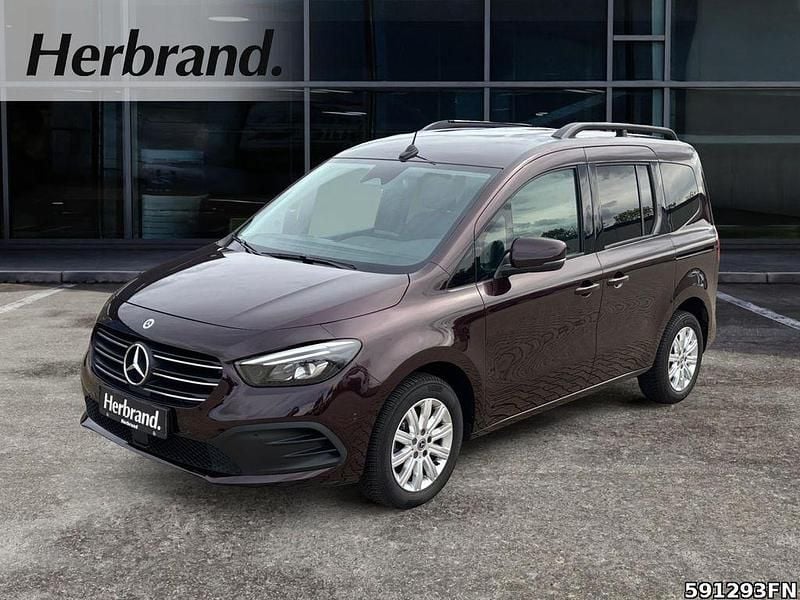 Rot Gebraucht 2024 Mercedes T180 Progressive Van / Kleinbus | 29.631 € (Fairer Preis) - Bild 1/4