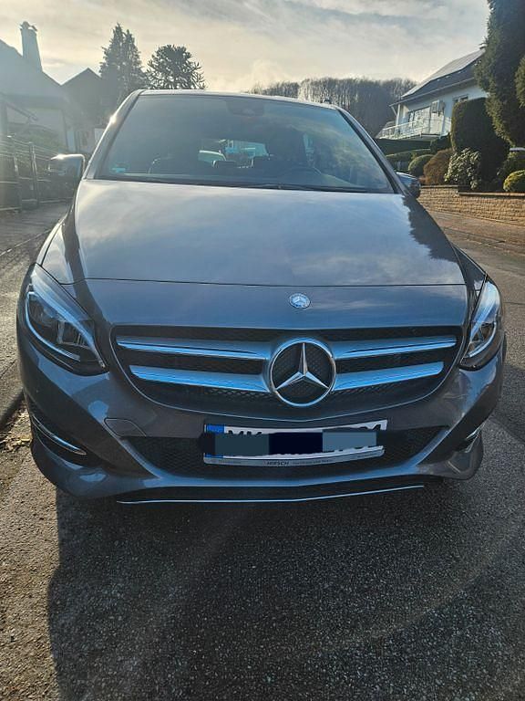 Gebraucht Mercedes B200 136 PS (100 kW) 2015 Grau Van / Kleinbus