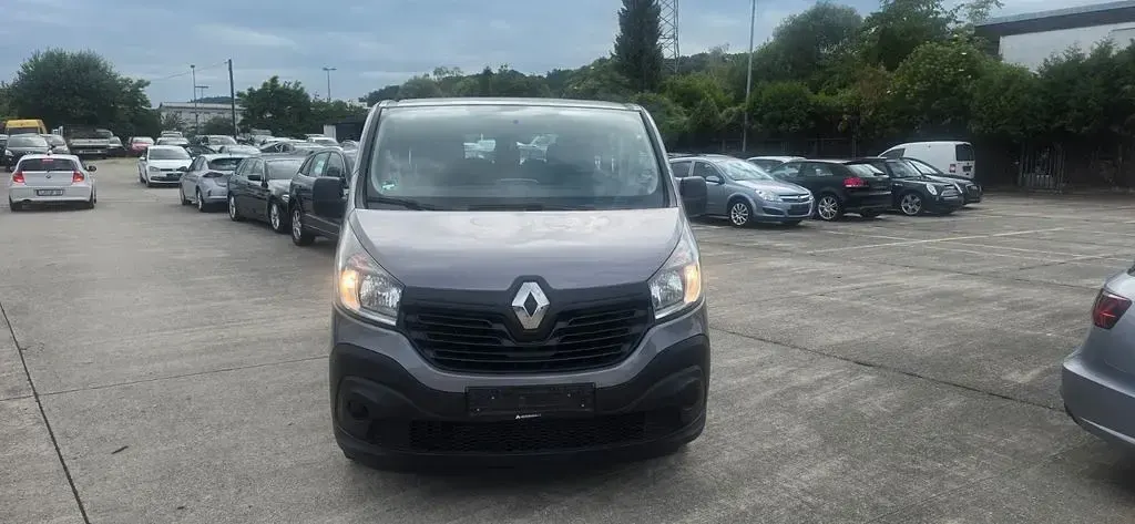 Gebraucht Renault Trafic Authentique 125 PS (91 kW) 2017 Grau Van / Kleinbus