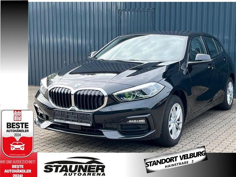 Blacksapphiremetallic Gebraucht 2023 BMW 118 Sport Line Kleinwagen | 23.200 € (Guter Preis) - Bild 1/4