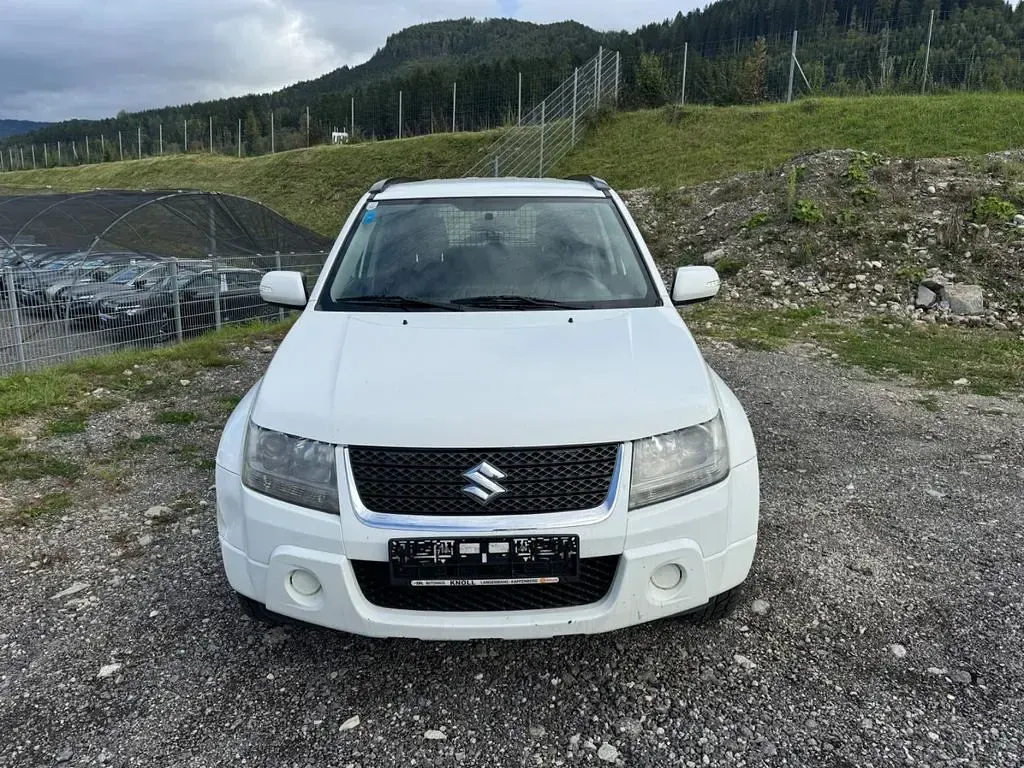 Gebraucht Suzuki Grand Vitara 129 PS (94 kW) 2012 Weiß SUV