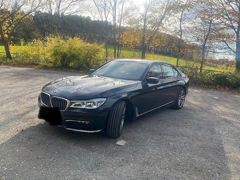 Schwarz Gebraucht 2018 BMW 740 Sport Line Limousine | 38.500 € (Fairer Preis) - Bild 1/4