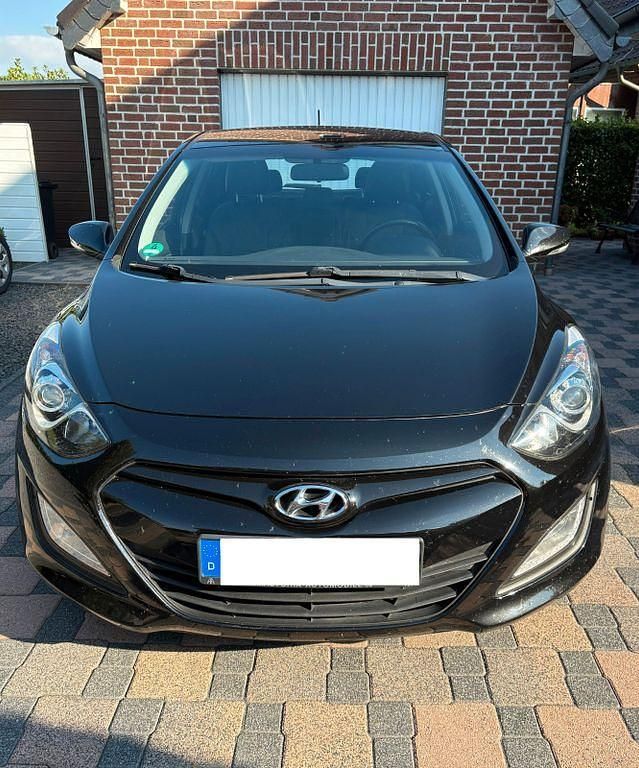 Schwarz Gebraucht 2012 Hyundai i30 Style Limousine | 5.100 € (Fairer Preis) - Bild 1/4
