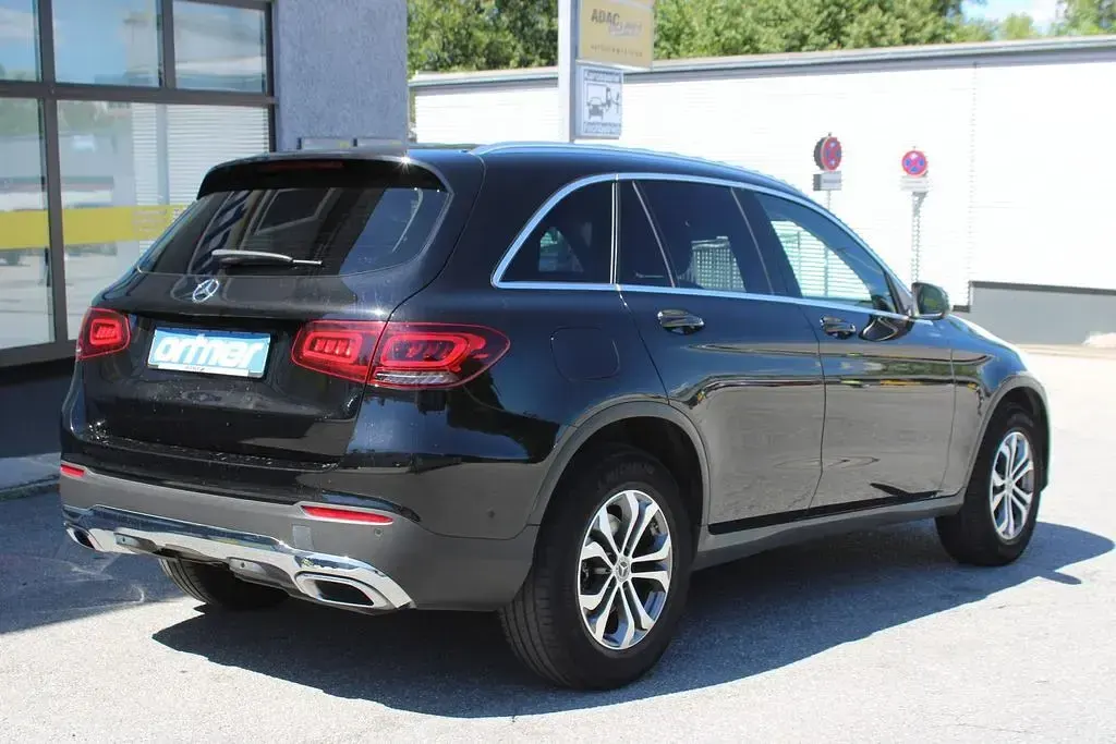 Gebraucht Mercedes GLC200 163 PS (119 kW) 2021 Schwarz SUV