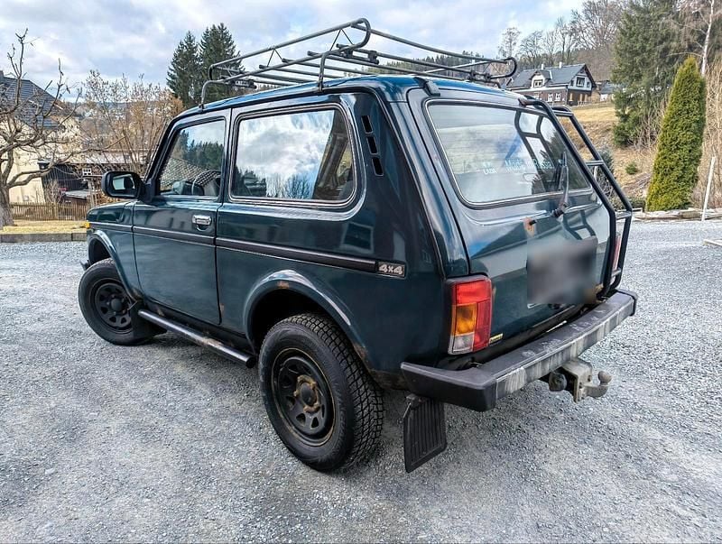 Gebraucht Lada niva 83 PS (61 kW) 2010 Grün SUV