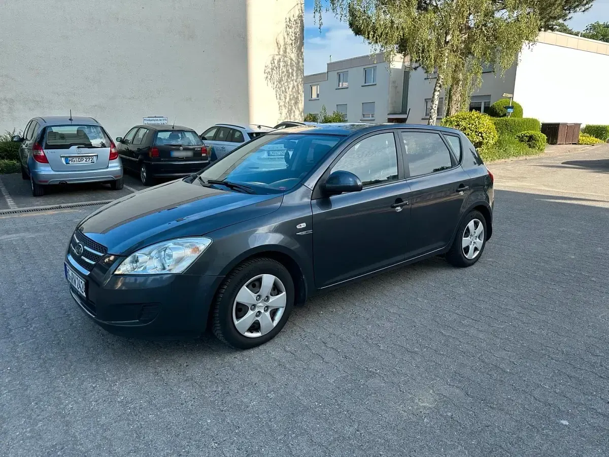 Gebraucht Kia Ceed 109 PS (80 kW) 2009 Grau Kleinwagen