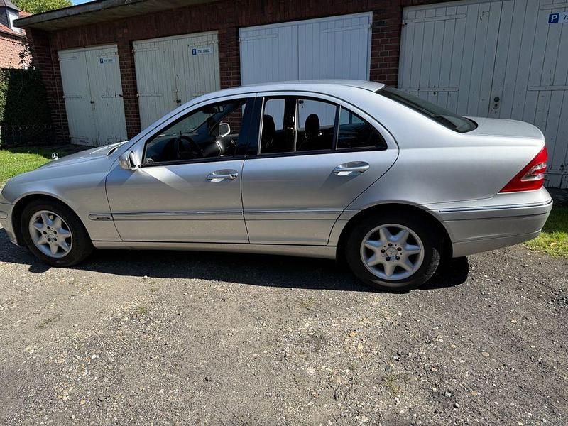 Silber Gebraucht 2003 Mercedes C180 Elegance Limousine | 5.500 € (Teuer) - Bild 1/4