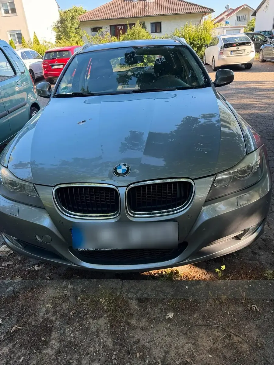 Gebraucht BMW 318 143 PS (105 kW) 2011 Grau Kombi