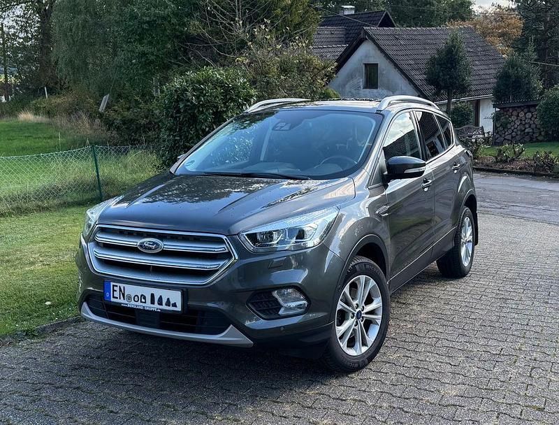 Gebraucht Ford Kuga Titanium 150 PS (110 kW) 2018 Grau SUV