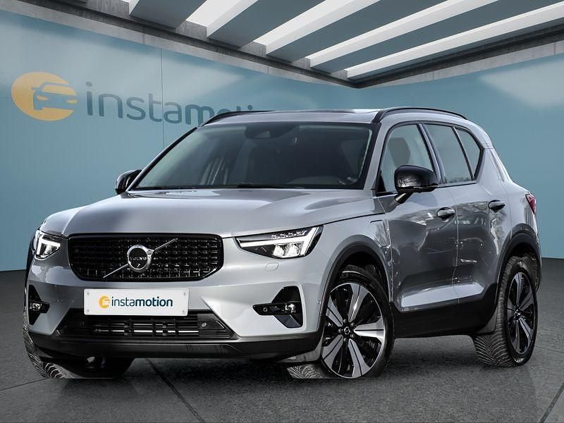 Grau Gebraucht 2022 Volvo XC40 SUV | 35.599 € (Teuer) - Bild 1/4