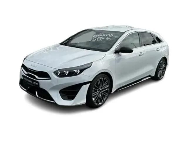 Weiß Neu 2025 Kia ProCeed GT-Line Kleinwagen | 31.950 € (Fairer Preis) - Bild 1/4