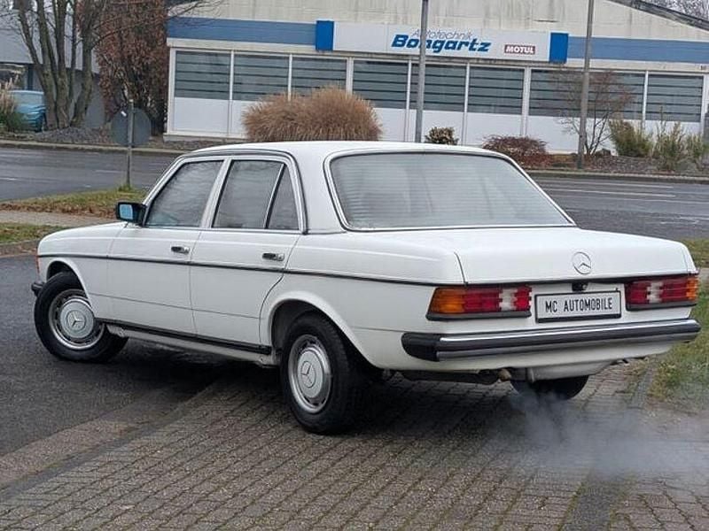 Gebraucht Mercedes 200 60 PS (44 kW) 1980 Beige Limousine