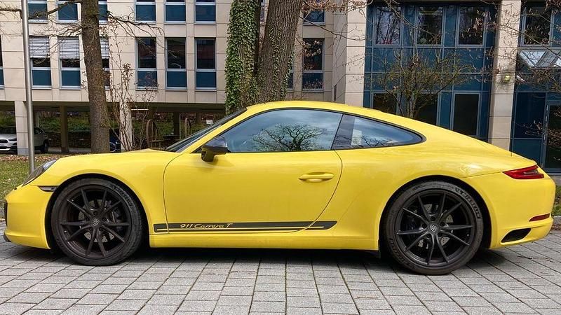 Gebraucht Porsche 911 Carrera 370 PS (272 kW) 2018 Gelb Coupé
