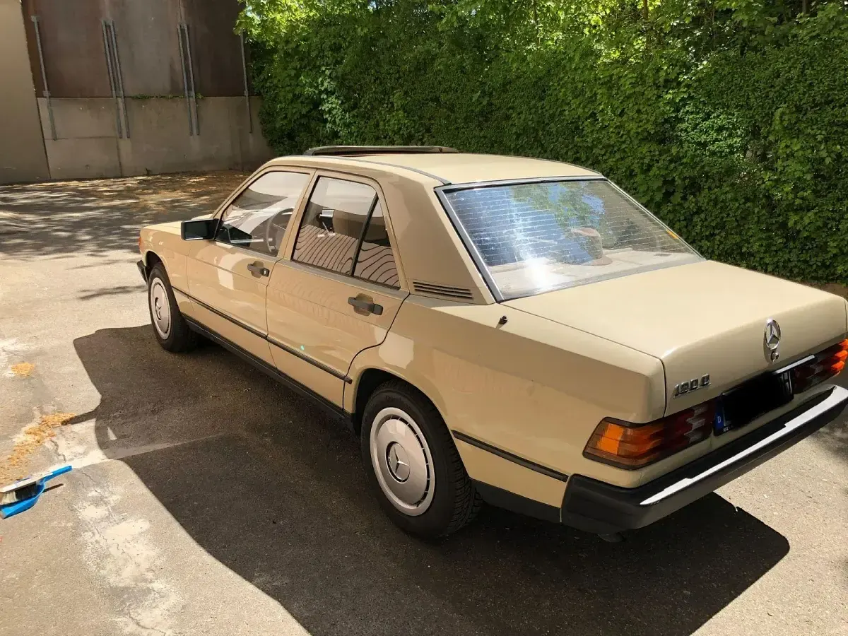Gebraucht Mercedes 190 72 PS (52 kW) 1985 Gelb Limousine
