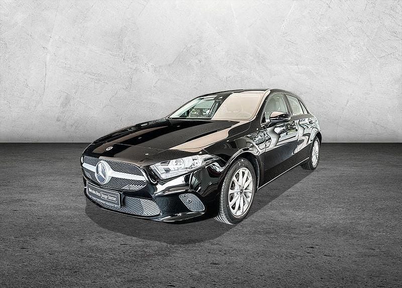 Schwarz Gebraucht 2021 Mercedes A250 Limousine | 22.620 € (Guter Preis) - Bild 1/4