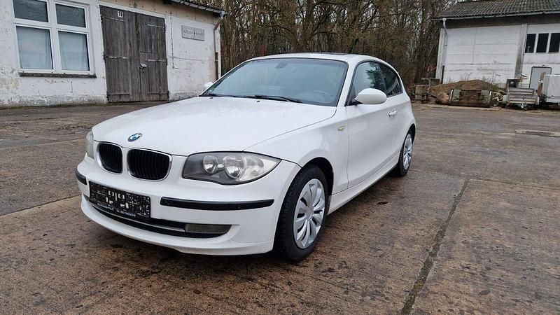 Weiß Gebraucht 2008 BMW 118 Sport Line Kleinwagen | 6.000 € (Etwas zu teuer) - Bild 1/4