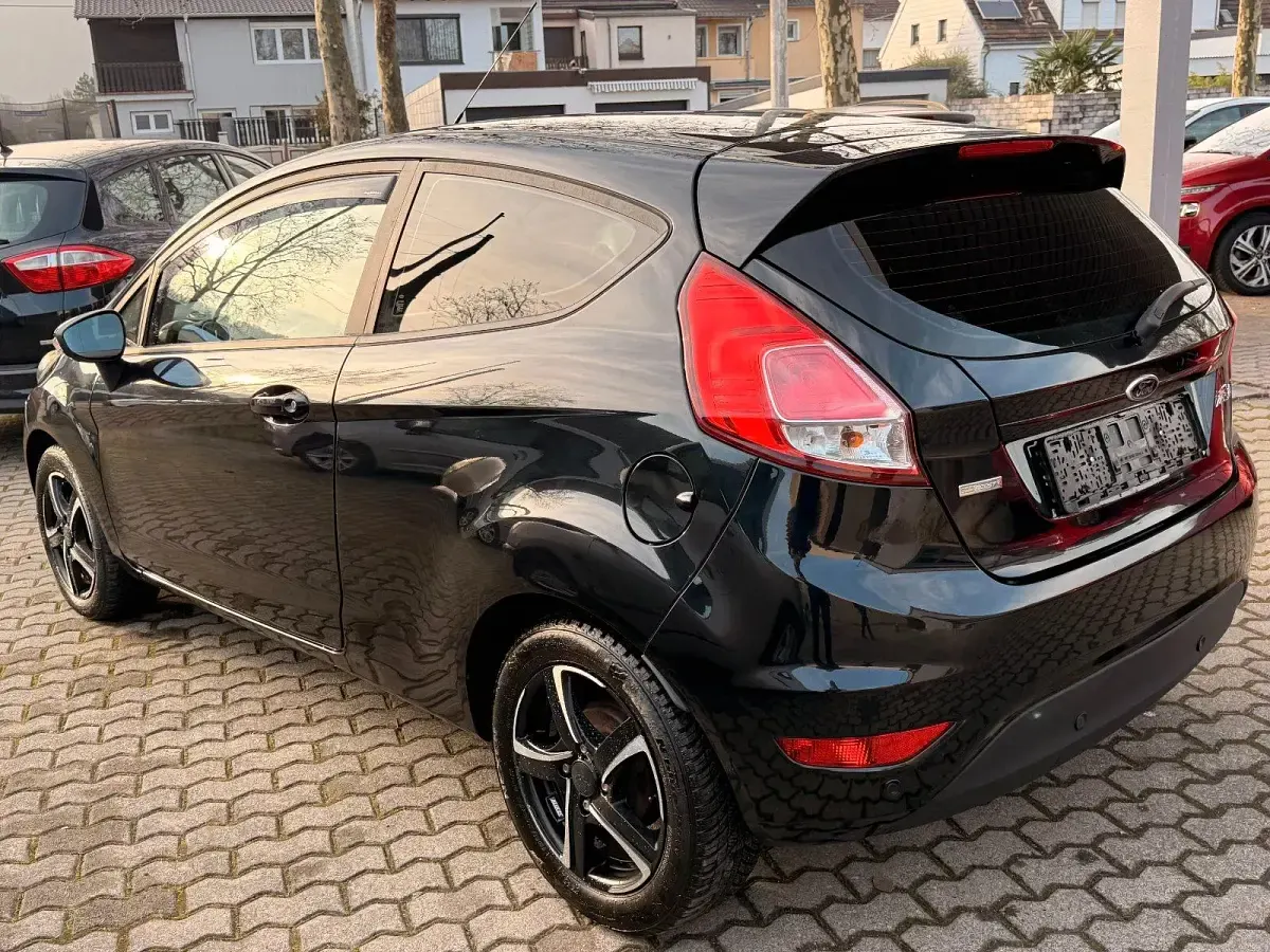 Gebraucht Ford Fiesta 100 PS (73 kW) 2014 Schwarz Kleinwagen