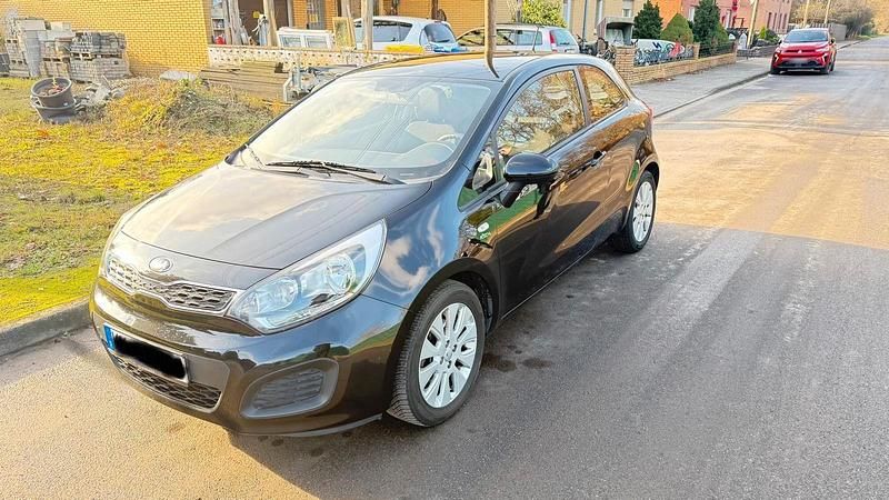 Gebraucht Kia Rio Edition 7 109 PS (80 kW) 2013 Schwarz Limousine