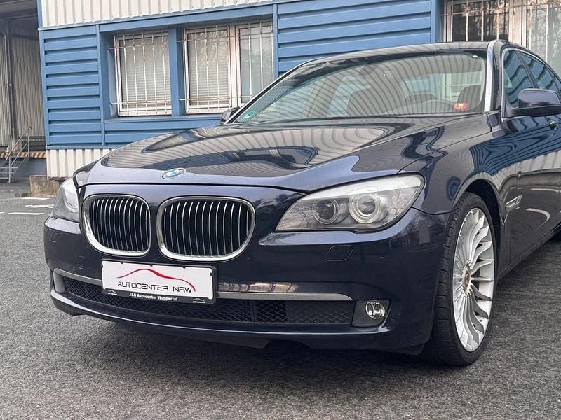 Gebraucht BMW 740L 326 PS (239 kW) 2008 Blau Limousine