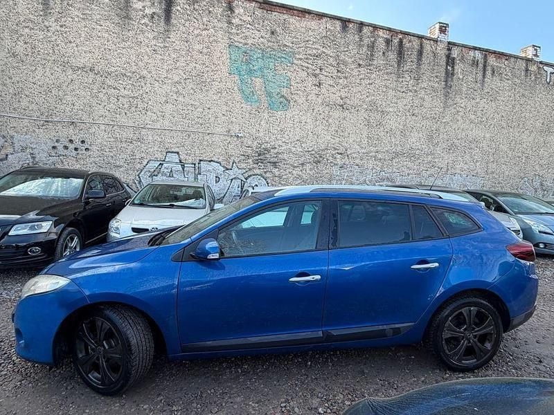 Gebraucht Renault Mégane III Dynamique 106 PS (77 kW) 2010 Blau Limousine