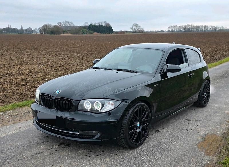 Gebraucht BMW 116 122 PS (89 kW) 2009 Schwarz Kleinwagen
