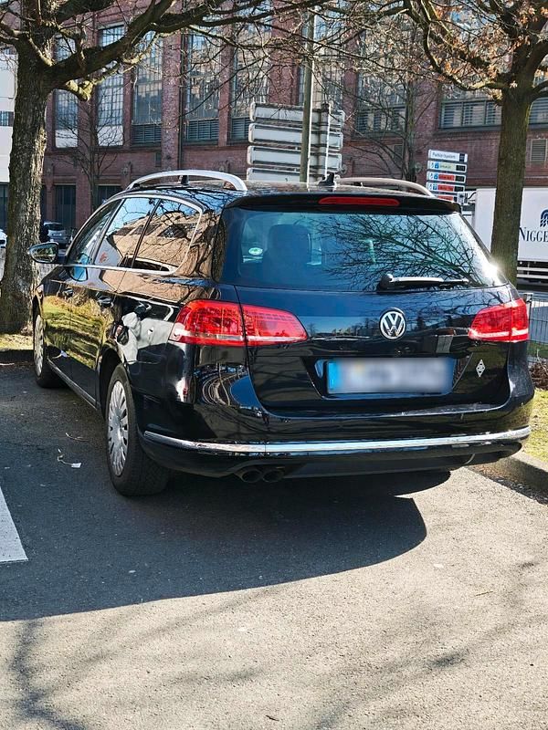 Gebraucht VW Passat Highline 140 PS (102 kW) 2012 Schwarz Kombi