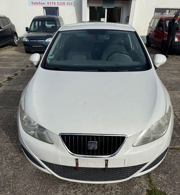 Weiß Gebraucht 2011 Seat Ibiza Kleinwagen | 2.300 € (Guter Preis) - Bild 1/4