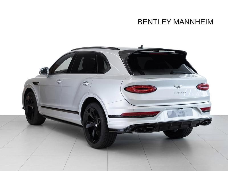 Gebraucht Bentley Bentayga 551 PS (405 kW) 2021 Silber (moonbeam) SUV