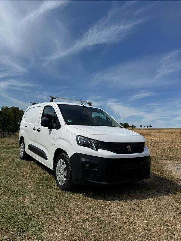 Weiß Gebraucht 2019 Peugeot Partner Van / Kleinbus | 12.990 € - Bild 1/4