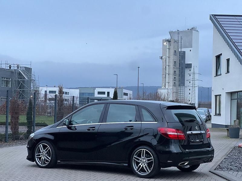 Gebraucht Mercedes B250 AMG line 211 PS (155 kW) 2018 Schwarz Van / Kleinbus