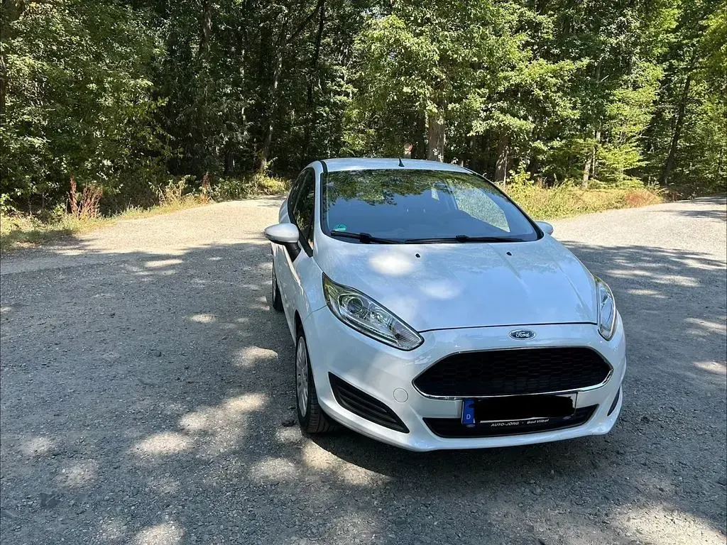 Gebraucht Ford Fiesta 60 PS (44 kW) 2017 Weiß Kleinwagen