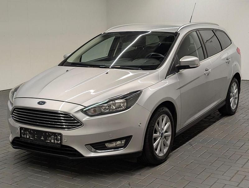 Silber Gebraucht 2016 Ford Focus Titanium Kombi | 4.480 € (Superpreis) - Bild 1/4