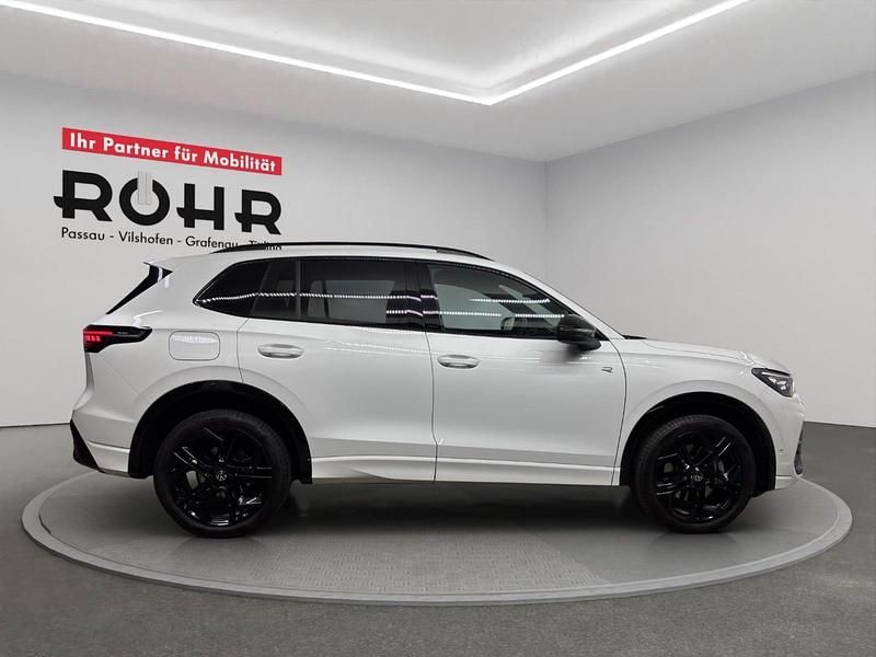 Gebraucht VW Tiguan R-line 204 PS (150 kW) 2025 Pure white SUV