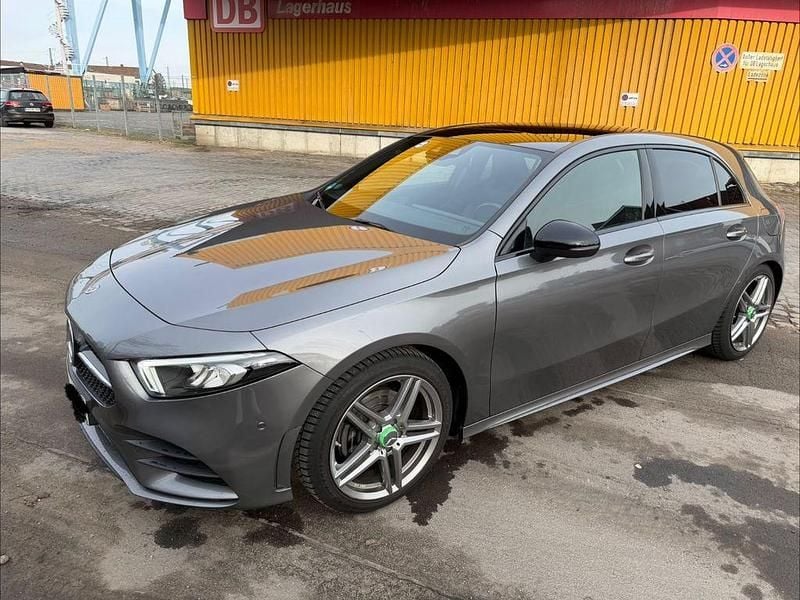 Gebraucht Mercedes A200 AMG line 163 PS (119 kW) 2019 Grau Limousine
