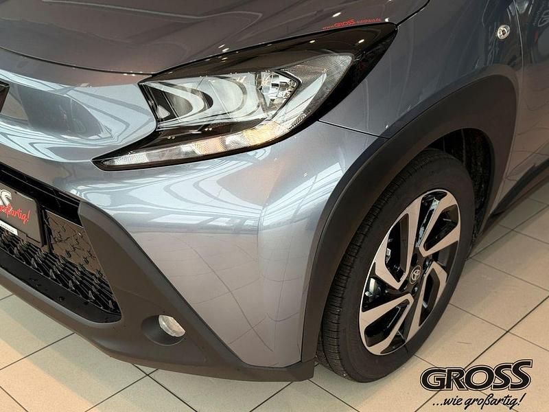 Neu Toyota Aygo X 72 PS (52 kW) 2025 1k3)/ black mica (209) (grau SUV