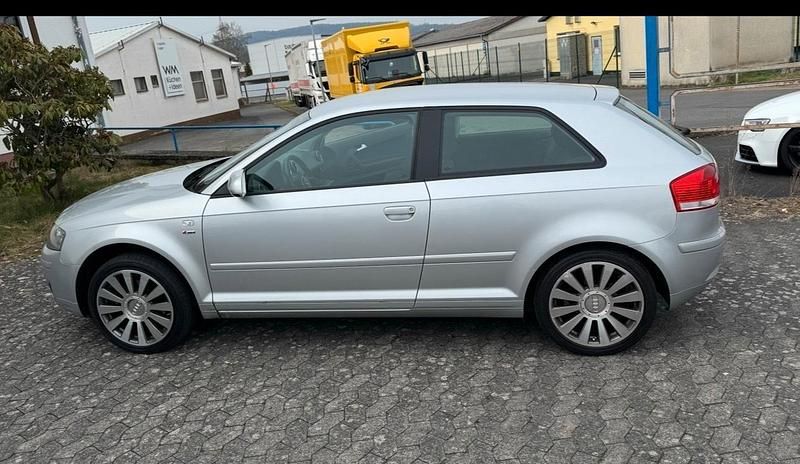 Silber Gebraucht 2004 Audi A3 Kleinwagen | 2.200 € - Bild 1/4