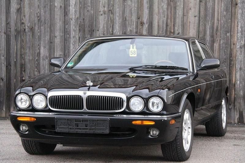 Używany Jaguar XJ Executive 237 KM (174 kW) 2000 Czarny Sedan/Limuzyna