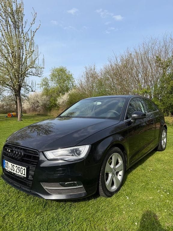 Second-hand Audi A3 Ambition 140 CP (102 kW) 2013 Negru Hatchback