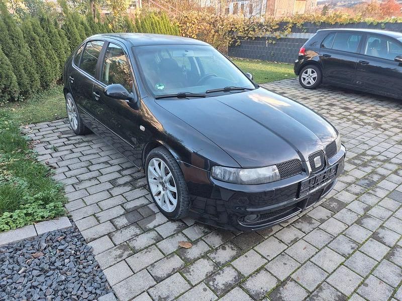 Schwarz Gebraucht 2004 Seat Leon Sport Limousine | 2.200 € (Guter Preis) - Bild 1/4