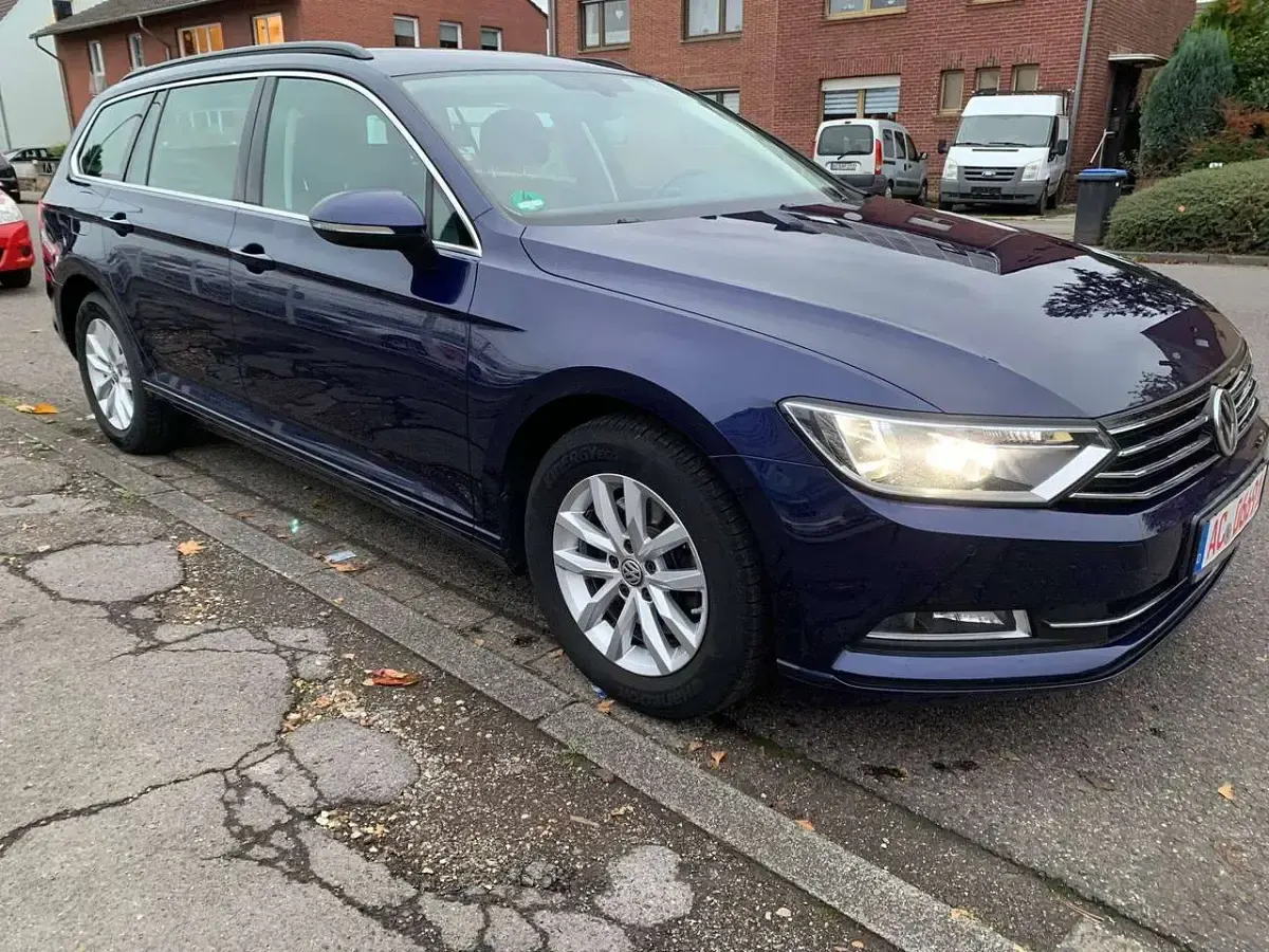 Gebraucht VW Passat Comfortline 179 PS (131 kW) 2017 Atlantic blue metallic Kombi
