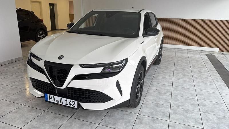 Weiß Gebraucht 2024 Alfa Romeo GT Junior SUV | 34.990 € (Fairer Preis) - Bild 1/4