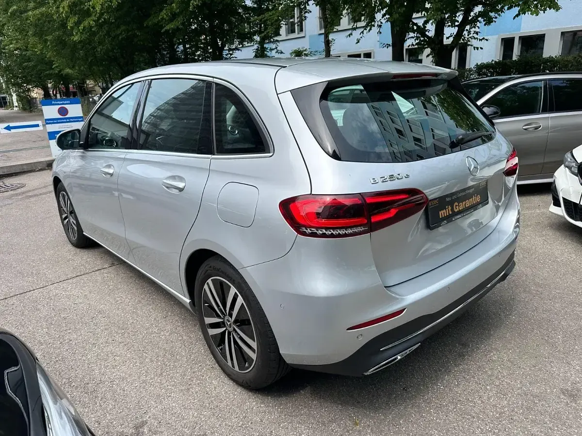 Gebraucht Mercedes B250e 160 PS (117 kW) 2021 Silber Kleinwagen
