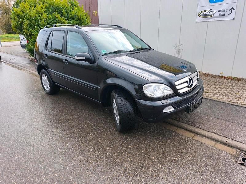 Schwarz Gebraucht 2004 Mercedes ML270 SUV | 4.500 € - Bild 1/4